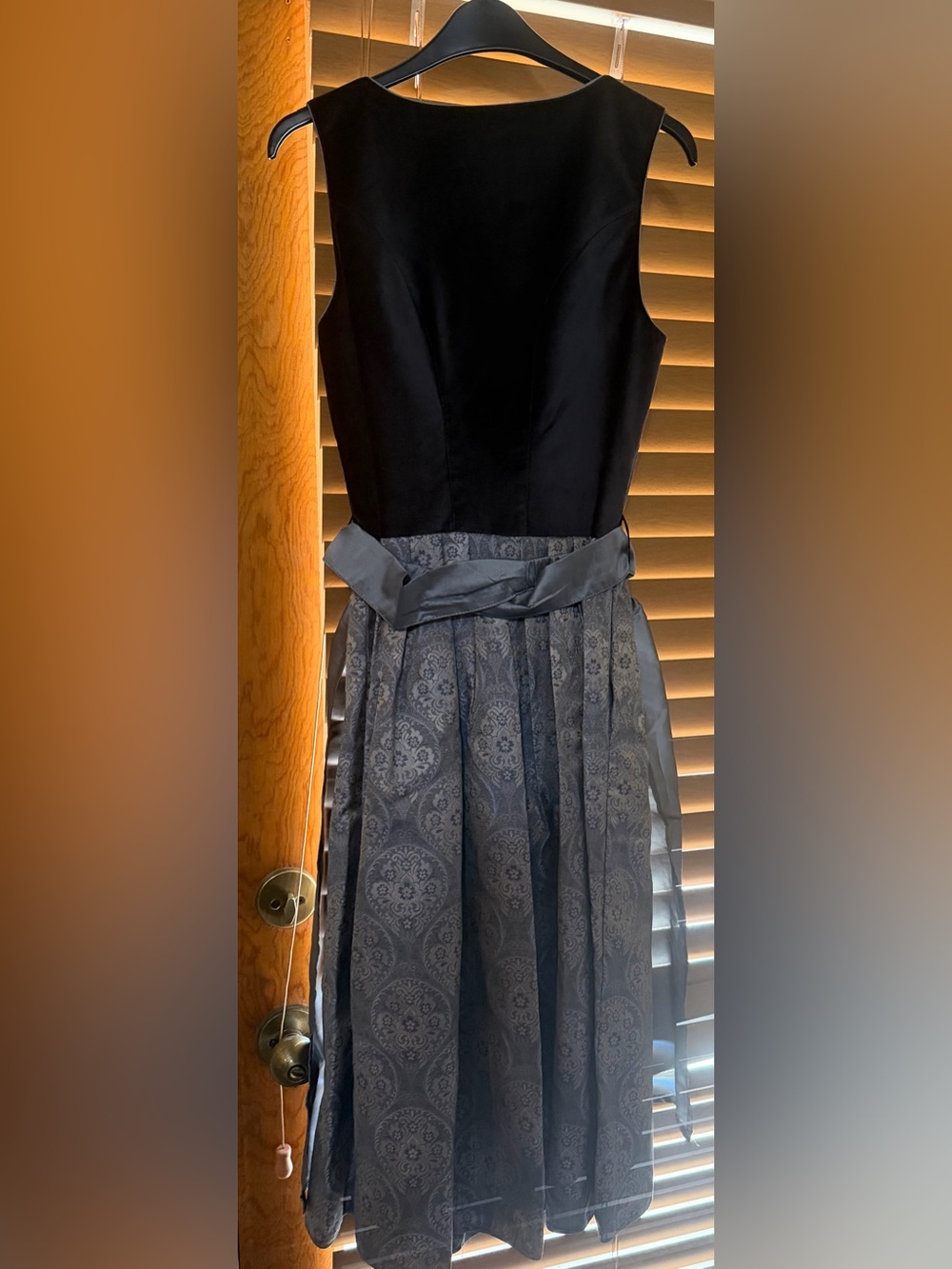 NWT gray velvet midi dirndl. - Picture 3 of 9